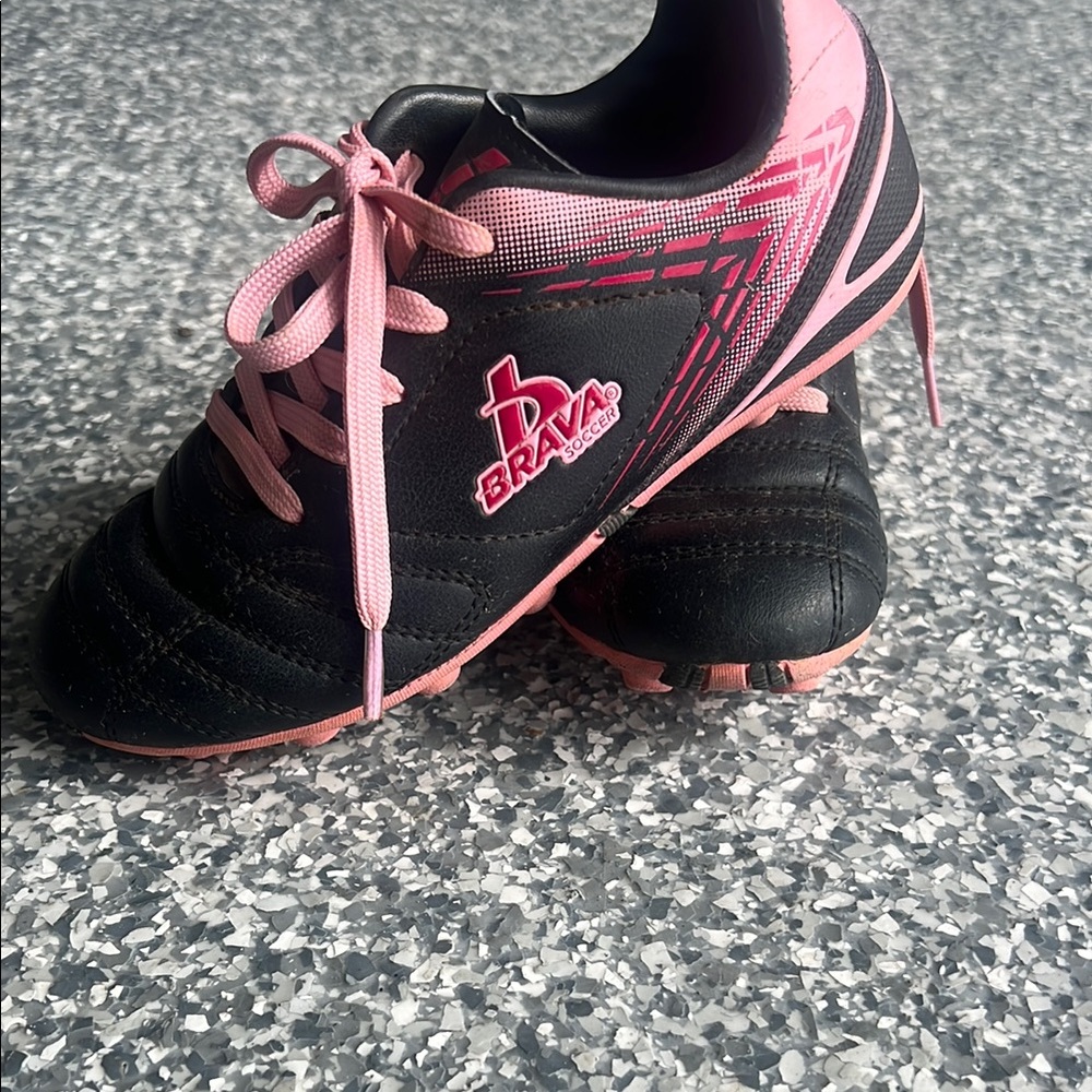 Brava Girls size 1 soccer cleats